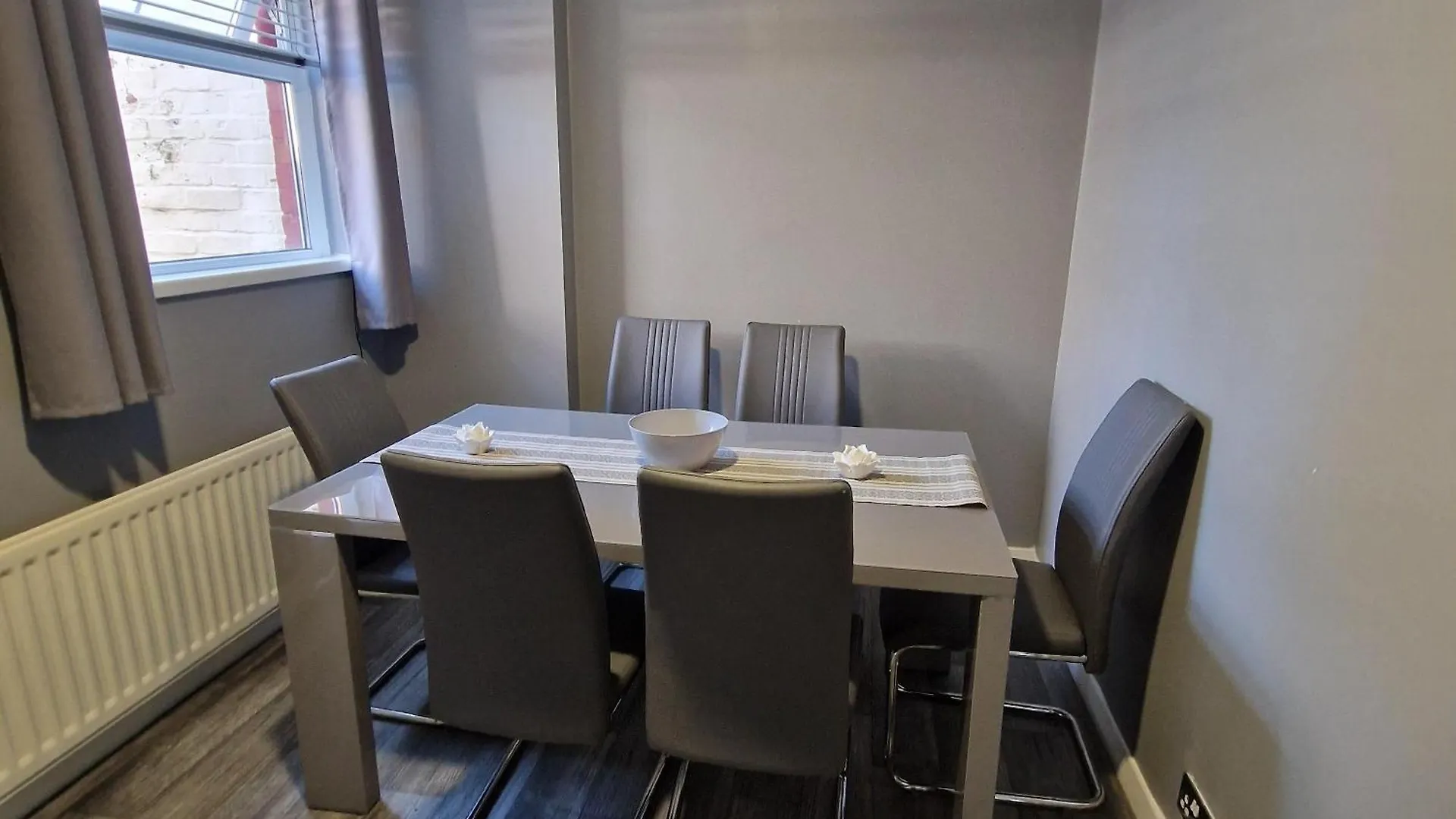 Belfast City House 0*,  영국